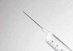代生宝宝发高烧呕吐，家长如何应对与处理